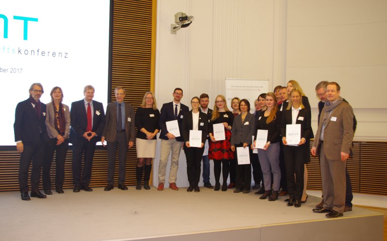 Ehrung der AG Junge LebensmittelchemikerInnen als MINT-Botschafter des Jahres 2017